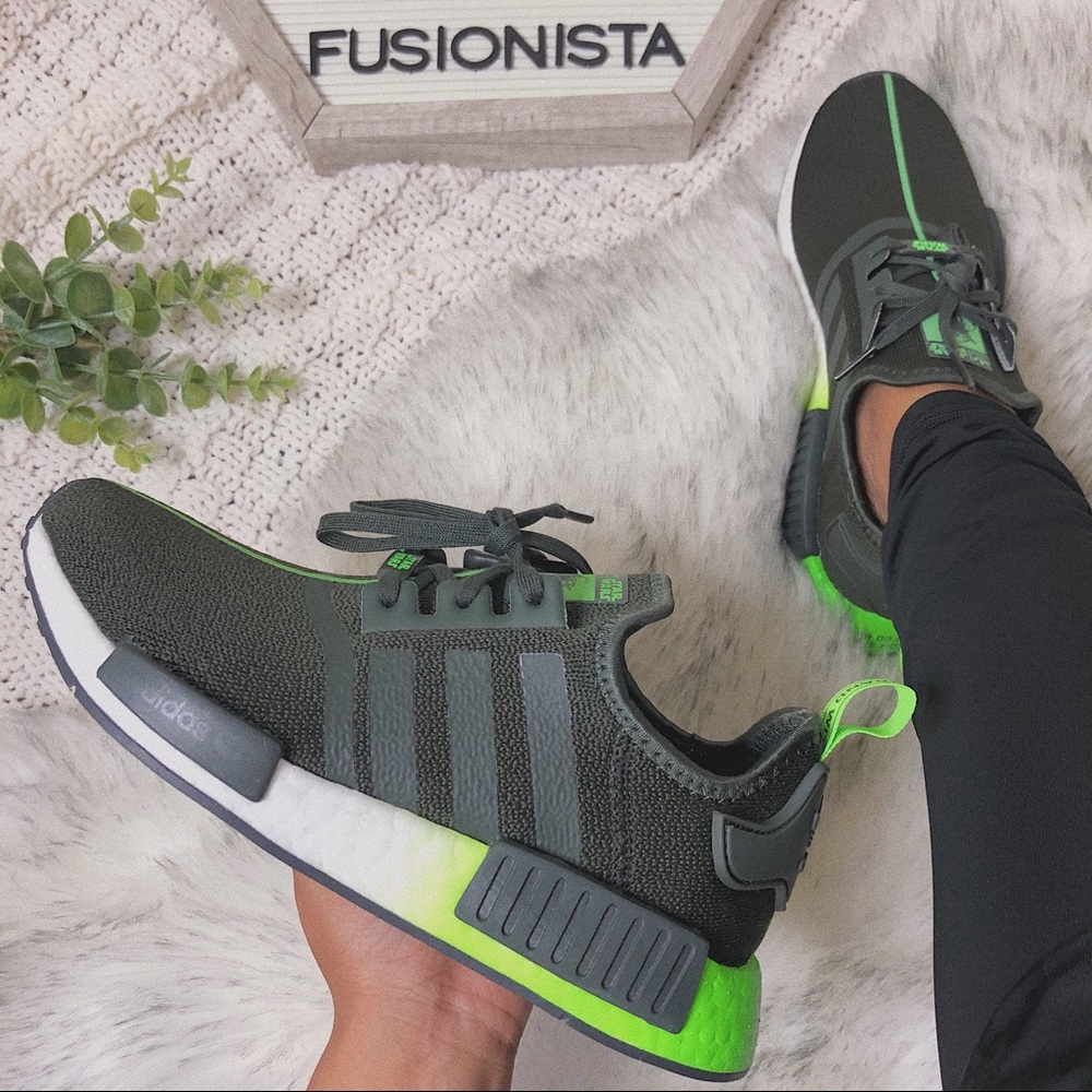 NWT 🍭 Rare Adidas NMD R1 Star Wars Yoda 7Y/8.5W